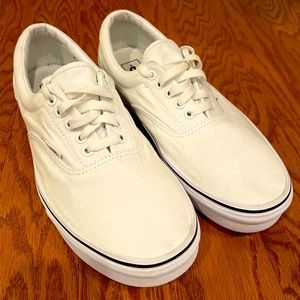 Vans white skate shoes mens 10.5